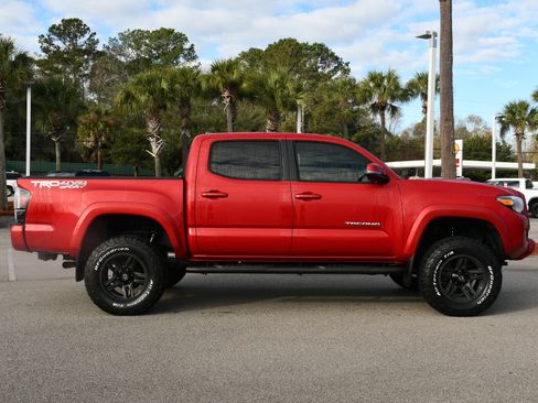 Used 2018 Toyota Tacoma TRD Sport image 5
