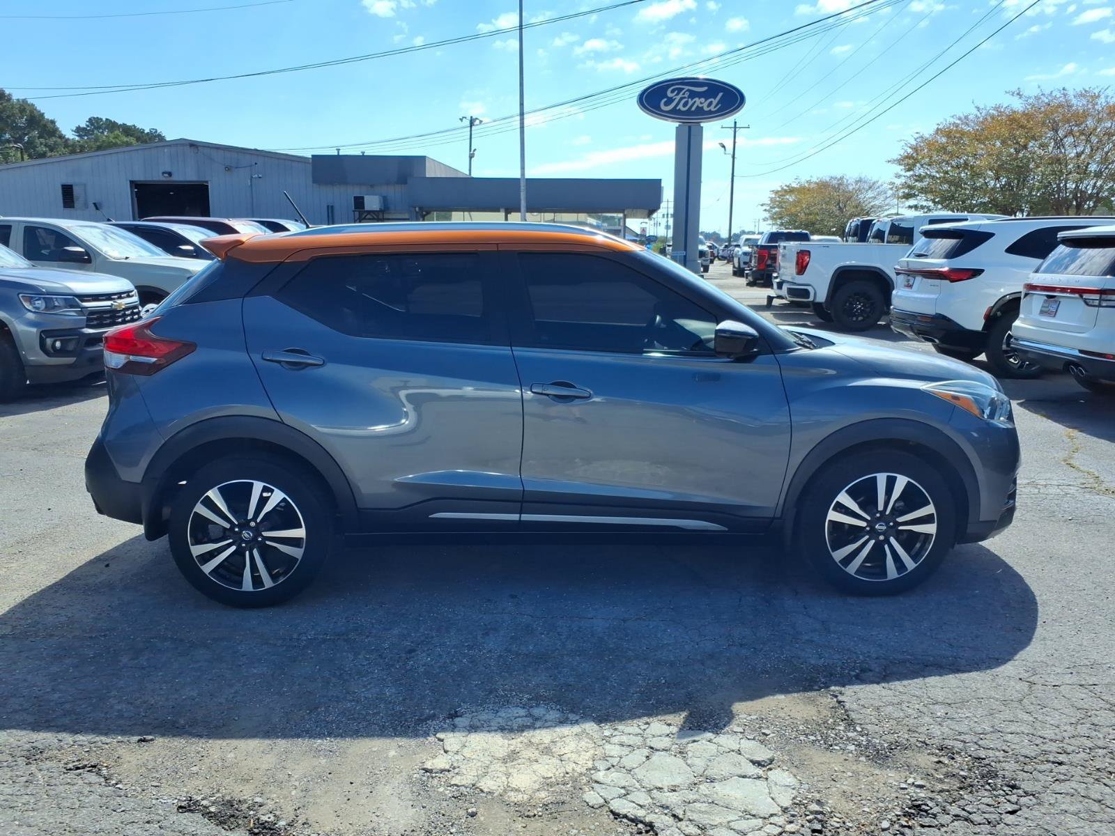 Used 2019 Nissan Kicks SR w/ SR Premium Package FWD image 5