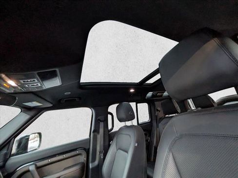 Used 2025 Land Rover Defender 110 S image 14