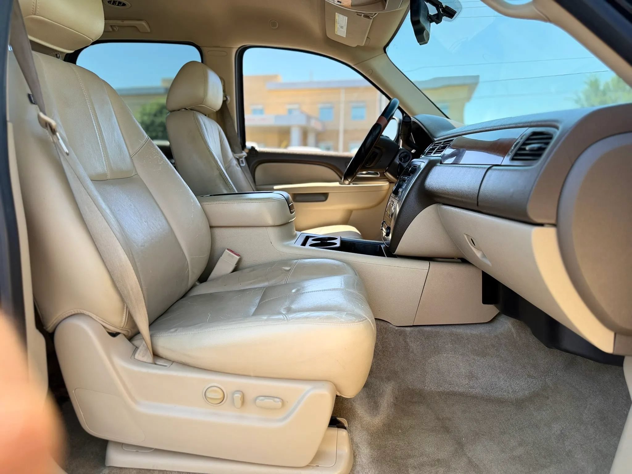 Used 2012 GMC Yukon SLT w/ SLT-2 Equipment Package AWD/4WD image 23