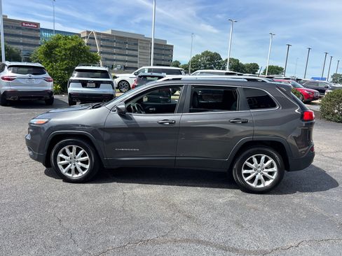 Used 2016 Jeep Cherokee Limited FWD image 4