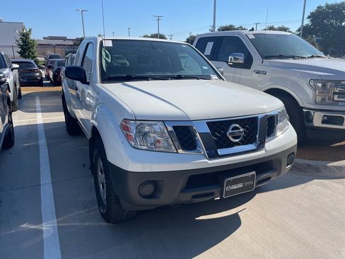 Used 2021 Nissan Frontier S image 2
