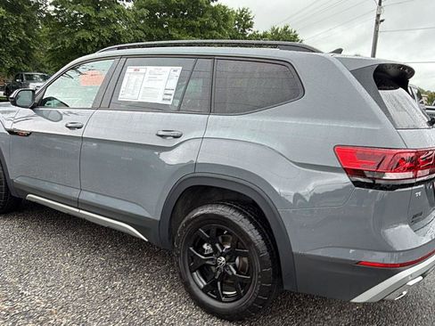 Used 2025 Volkswagen Atlas Peak Edition SE AWD/4WD image 7