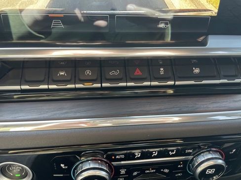 Used 2023 GMC Sierra 1500 SLT image 11