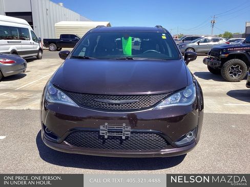 Used 2018 Chrysler Pacifica Touring-L Plus FWD image 2