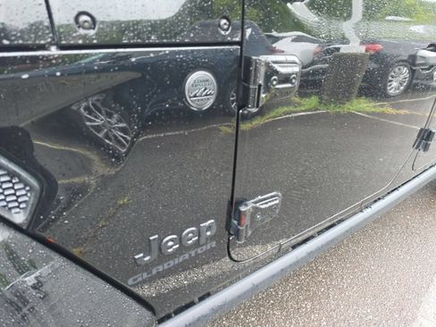 Used 2022 Jeep Gladiator Sport AWD/4WD image 6
