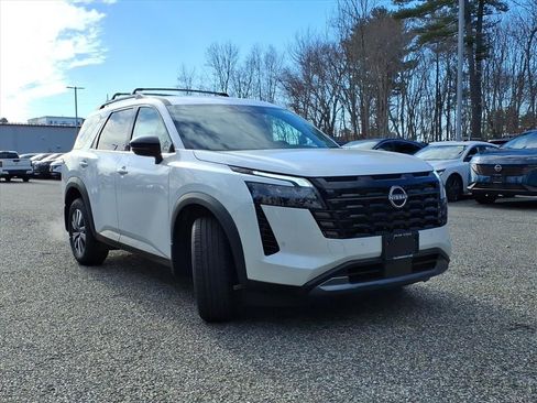 New 2026 Nissan Pathfinder SL image 3