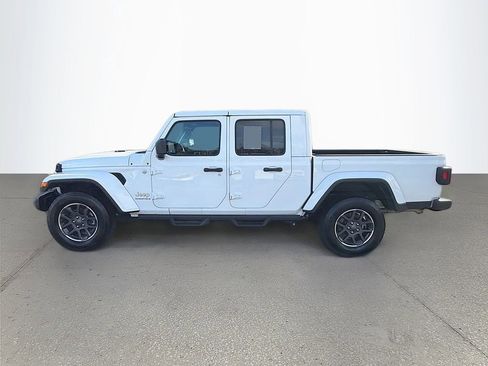 Used 2023 Jeep Gladiator Overland image 8