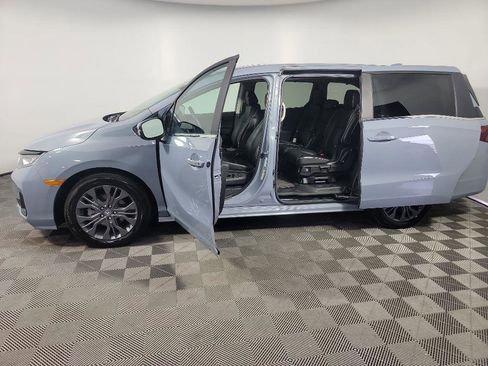 Certified 2025 Honda Odyssey Touring image 14