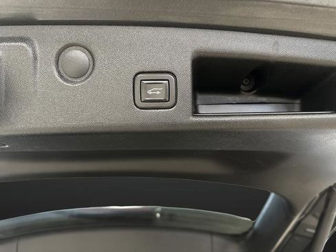 Used 2020 Chevrolet Equinox Premier image 14