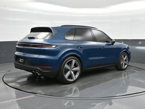 Certified 2024 Porsche Cayenne S image 7
