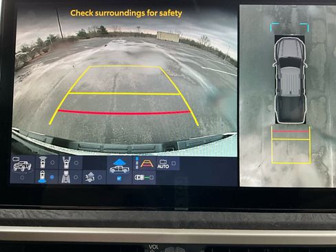 Used 2025 Toyota Tacoma Limited image 20