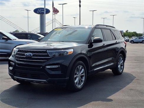 Used 2023 Ford Explorer XLT w/ Equipment Group 202A image 3