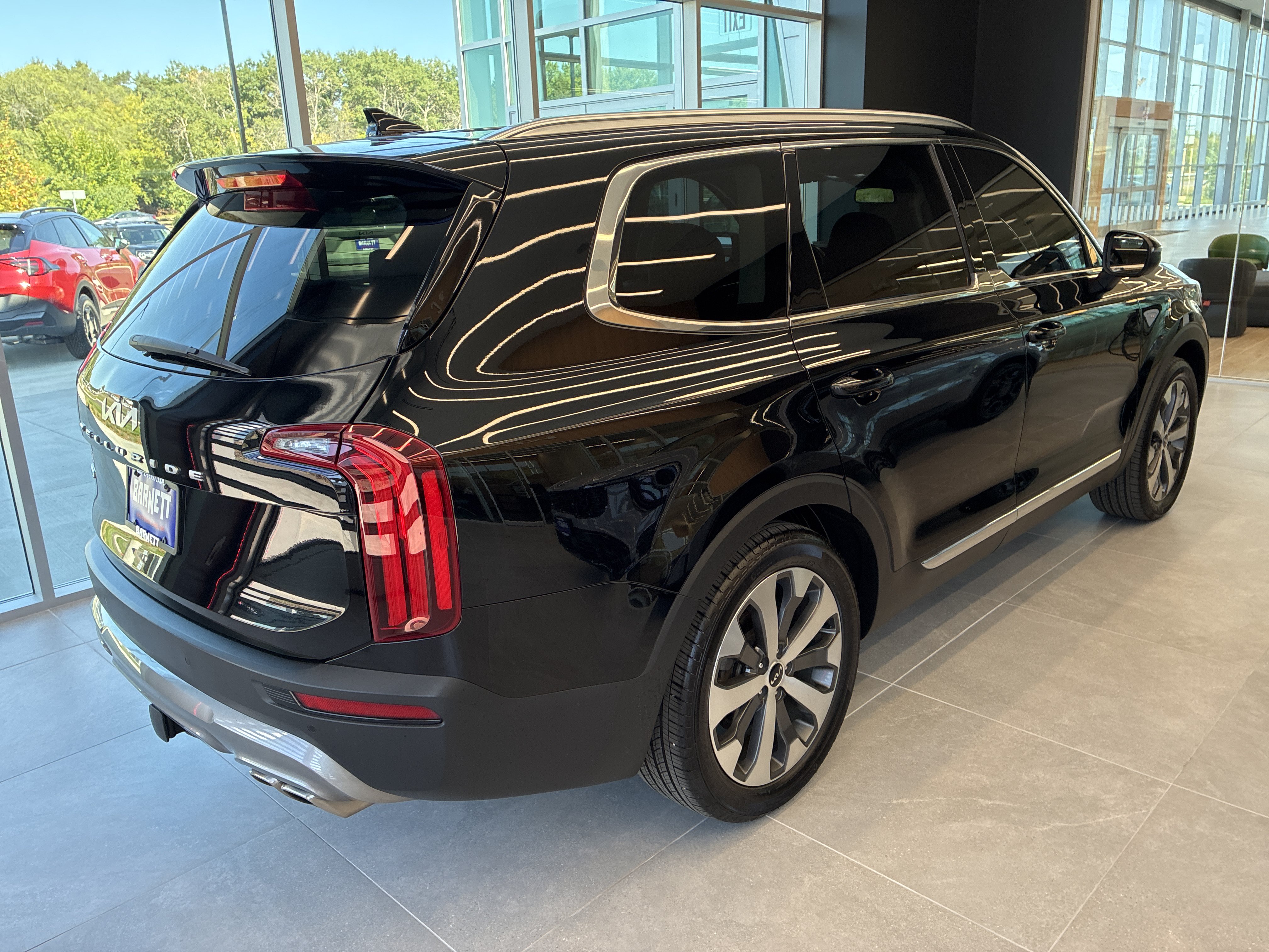 Certified 2022 Kia Telluride EX w/ EX Premium Package AWD/4WD image 3