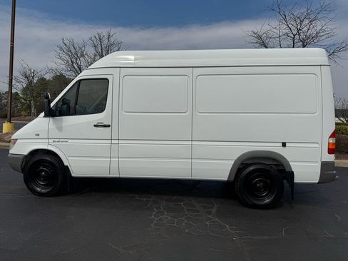 Used 2006 Dodge Sprinter 2500 w/ PWR Convenience Group image 2