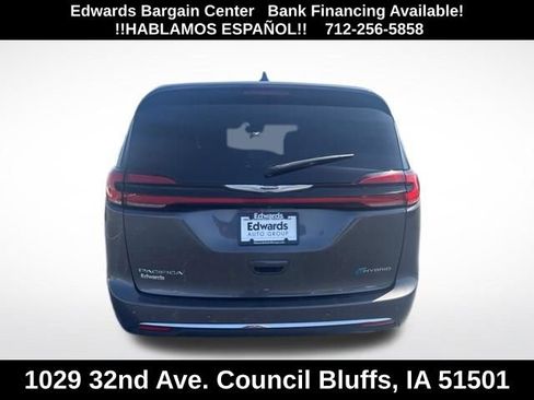 Used 2023 Chrysler Pacifica Limited FWD image 6