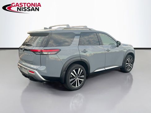 Used 2024 Nissan Pathfinder Platinum w/ Cargo Package image 9