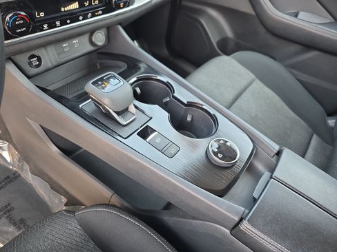 Used 2024 Nissan Rogue SV AWD/4WD image 23