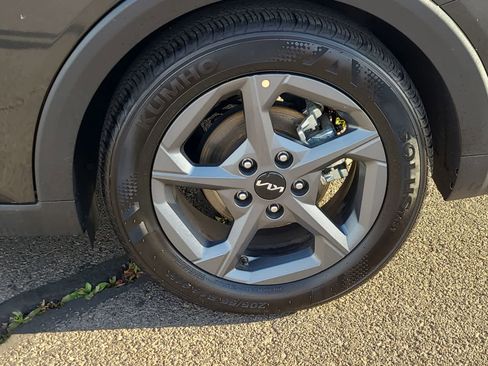 Used 2025 Kia K4 LXS image 16