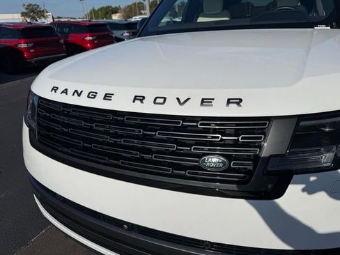 Used 2024 Land Rover Range Rover SE image 32