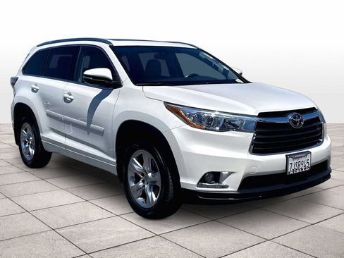 Used 2015 Toyota Highlander Limited Platinum AWD/4WD image 2
