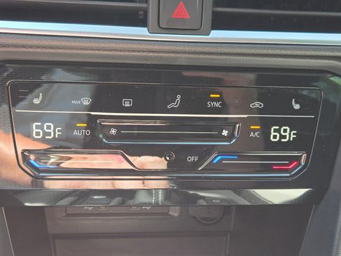 New 2026 Volkswagen Taos SE FWD image 23