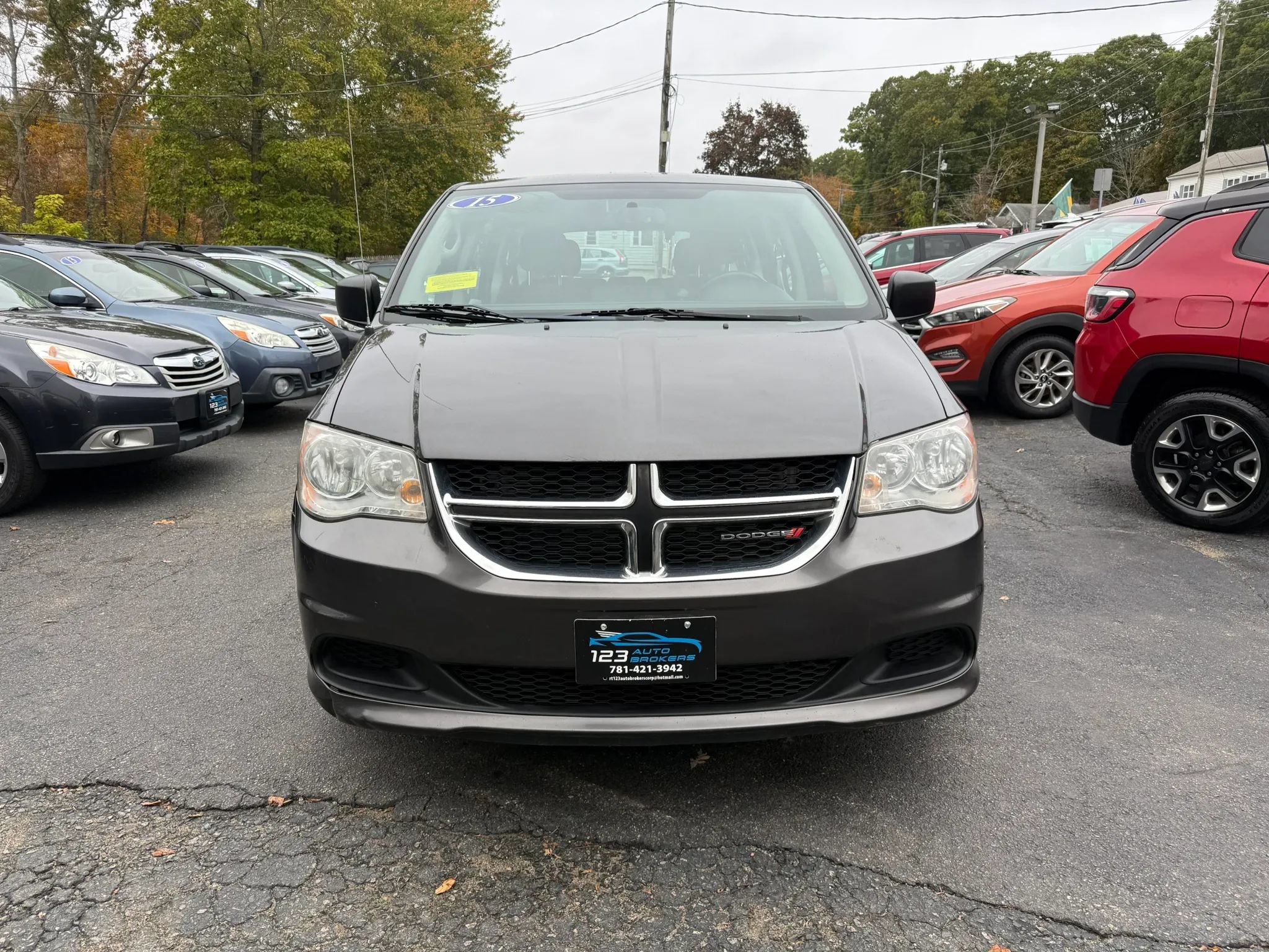 Used 2015 Dodge Grand Caravan American Value Package w/ UConnect Hands-Free Group FWD image 2