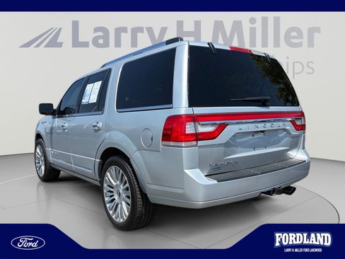 Used 2017 Lincoln Navigator Select AWD/4WD image 3