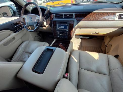 Used 2011 GMC Yukon Denali image 40