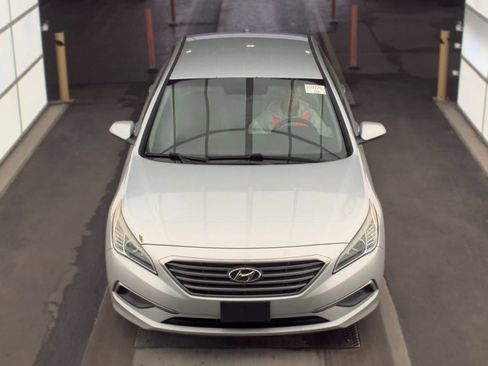 Used 2017 Hyundai Sonata SE FWD image 2