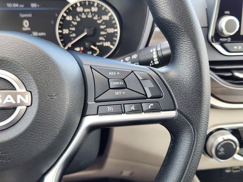 Used 2025 Nissan Altima 2.5 SV FWD image 30
