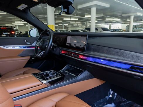 Used 2023 BMW 740i RWD image 29