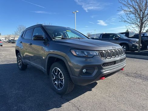 Used 2024 Jeep Compass Trailhawk w/ Trailhawk Convenience Group image 13