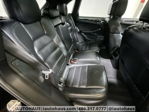 Used 2018 Porsche Macan Turbo w/ Premium Package Plus image 21