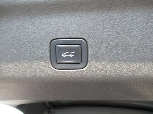 Used 2022 GMC Yukon SLT w/ SLT Luxury Package RWD image 38