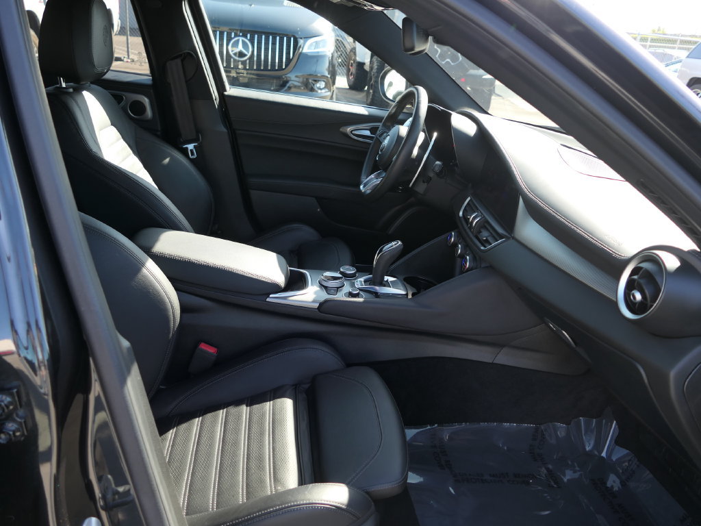 Used 2024 Alfa Romeo Giulia Veloce RWD image 27