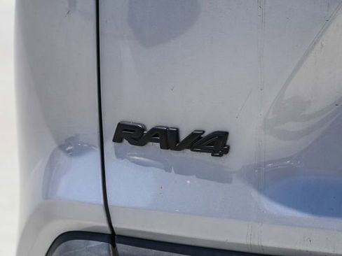 Used 2022 Toyota RAV4 XLE FWD image 11