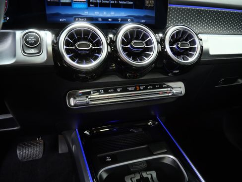 Certified 2026 Mercedes-Benz GLB 250 4MATIC image 21