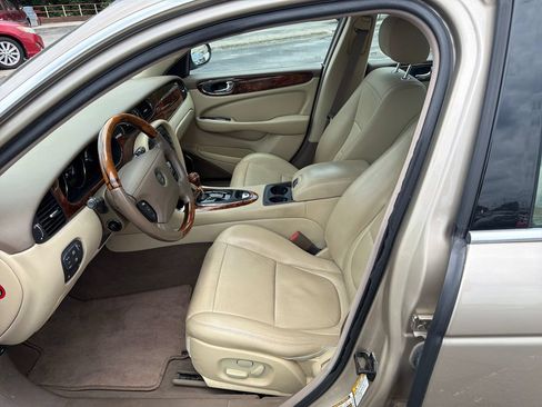 Used 2005 Jaguar XJ8 RWD image 24