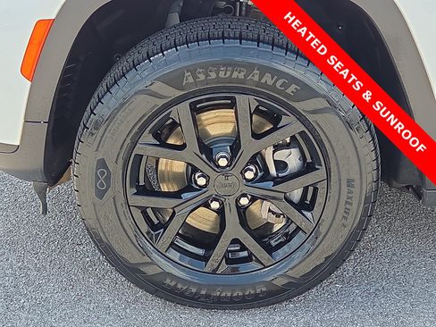 Used 2024 Jeep Grand Cherokee L Altitude AWD/4WD image 7