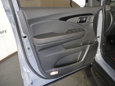 Used 2025 Honda Passport Black Edition image 14