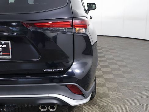 Used 2025 Toyota Highlander XSE AWD/4WD image 18