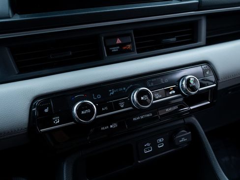 Used 2025 Honda Pilot EX-L image 17