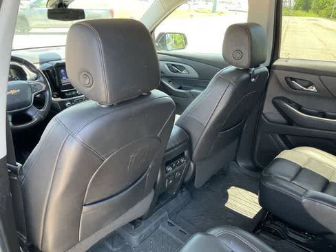 Used 2021 Chevrolet Traverse LT w/ LT Premium Package AWD/4WD image 14