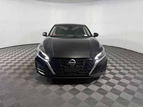 Used 2025 Nissan Altima 2.5 SV FWD image 3