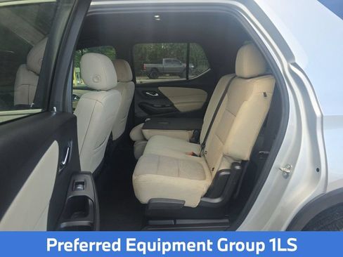 Used 2022 Chevrolet Traverse LS FWD image 7