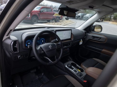 Used 2025 Ford Bronco Sport Outer Banks w/ Sasquatch Outer Banks Package AWD/4WD image 13