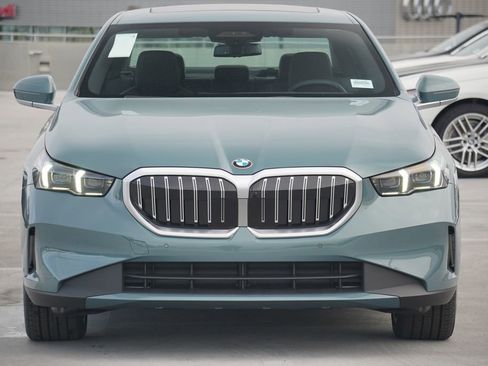 Used 2025 BMW 530i image 2