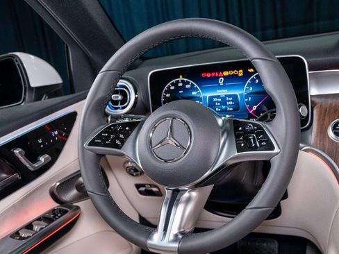 New 2026 Mercedes-Benz GLC 300 image 16