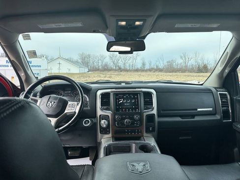 Used 2018 RAM 1500 Laramie w/ Convenience Group AWD/4WD image 17